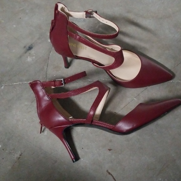 Shoes - Picture 4 of 4